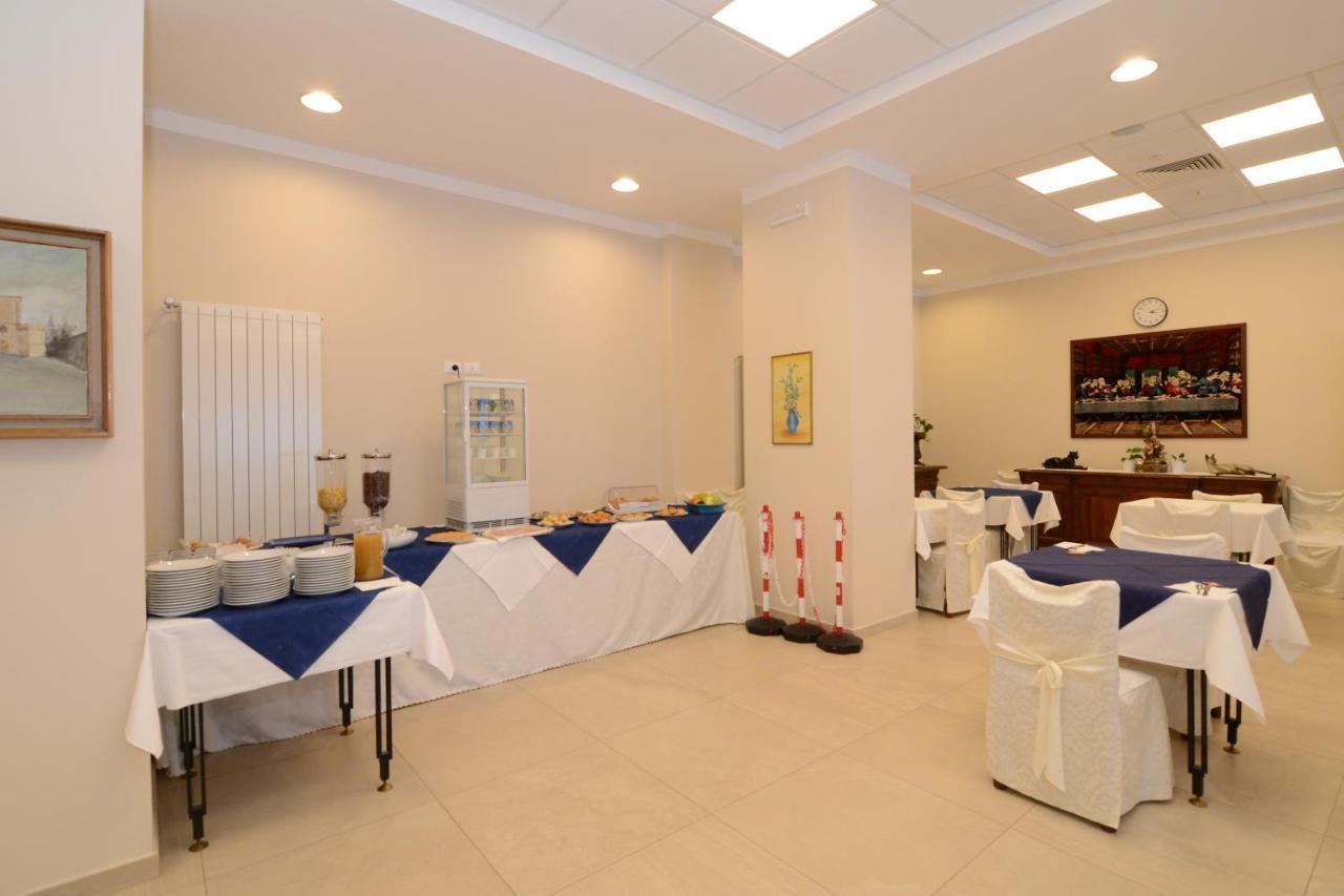 Casa Ospitalità San Giuseppe Acomodação com café da manhã LʼAquila Exterior foto
